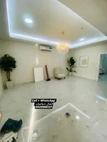 ملحق بمدينة العين منطقه الشعيبه الروضه الشرقيه يتكون من ثلاث غرف نوم ماستر وصاله ومطبخ خارجي مع غرفه خادمه وحوش موقف سياره خاص مظله : Image 2