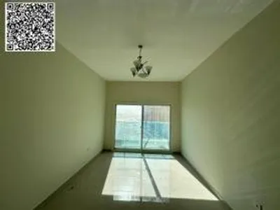 للإيجار السنوي بعجمان متاح غرفتين وصالة مع 2 حمام بمنطقة العالية مع بلكونة مميزة بإطلالة مفتوحة ومساحة واسعه وتكييف مركزي مجاني وباركن مجاني وبالقرب من جميع الخدمات وقريبة من الطرق الرئيسية شارع الشيخ محمد بن زايد مخرج دبي والشارقة : Image