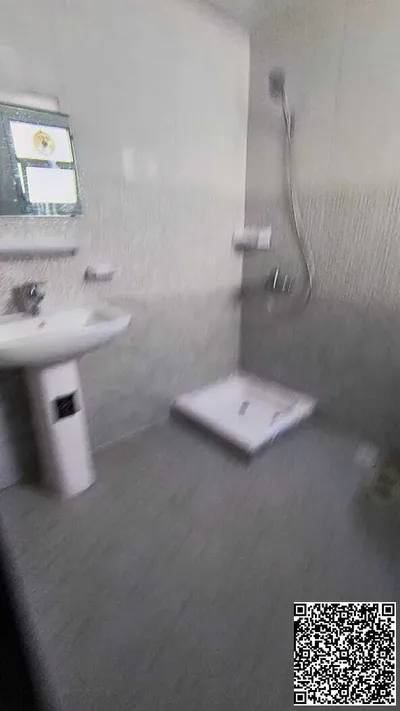 شقة غرفتين وصالة مع 2 حمام وبلكونة وتكييف مركزي للإيجار في الجرف 3 – ثاني ساكن ومساحات واسعة بالقرب من جميع الخدمات : Image