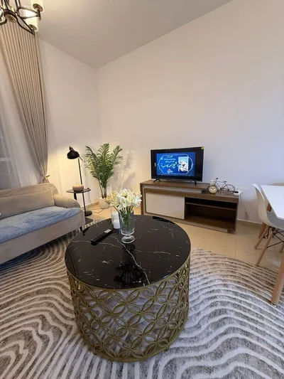 غرفه وصاله مع بلكونه 2 حمام ابراج السيتى تاورللايجار شهرى بعجمان : Image