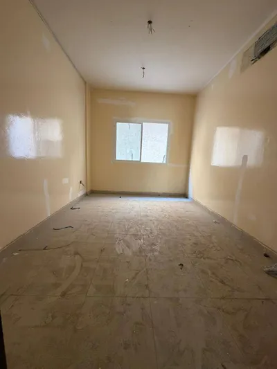 فرصه مميزة سكن عمال عدد غرف كبير يناسب الشركات والمستثمرين  في افضل موقع عجمان : Image