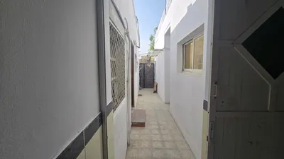 للإيجار بيت عربي متصينة كامل مع المكيفات في عجمان الراشدية 3 مقابل حديقة الراشدية للسيدات عائلات فقط من الجنسية الأسيويه : Image