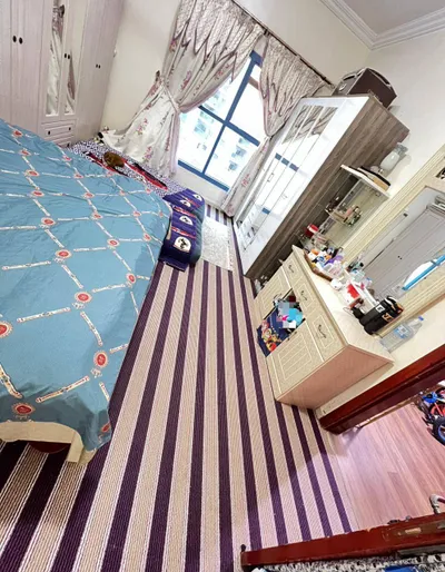 شقة مجددة للبيع في الراشدية 1 – أبراج الخور | جاهزة فورًا : Image