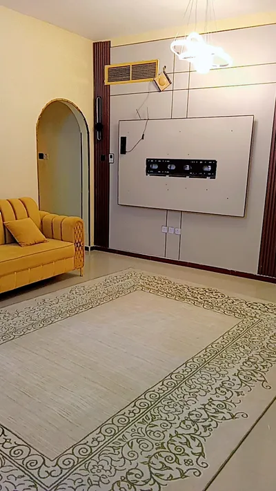 للايجار الشهري شقه غرفه وصاله للايجار بعجمان النعيميه شارع الملك فيصل مقابل سطنبول هايبر ماركت مفروشه فرش فندقي مساحه واسعه جدا 
4500  شامل جميع الفوتير : Image