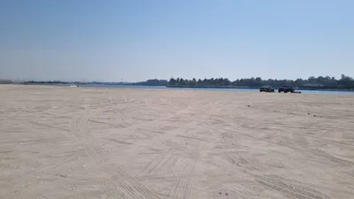 أرض استثمارية نادرة على الواجهة البحرية مباشرة  الممزر – الشارقة : Image