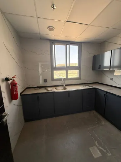 غرفه وصاله مع بلكونه 2 حمام اول ساكن الجرف 3 ايجار سنوى بعجمان مع شهر مجانى : Image