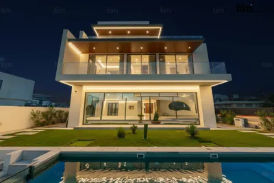 ٥ غرف نوم فيلا على الناحية البحرية - جنب فندق ازورا ميراس : Image