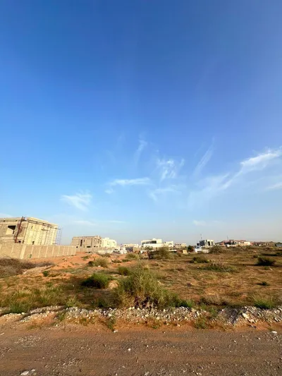 ارض للبيع فى الظيت الجنوبى على زاوية : Image