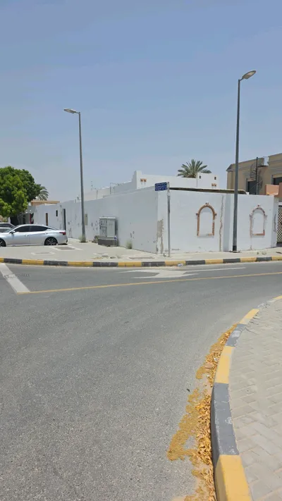 دخل 110 - زاويه علي شارعين - عدادين : Image