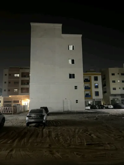 بناية سكني تجاري للبيع : Image