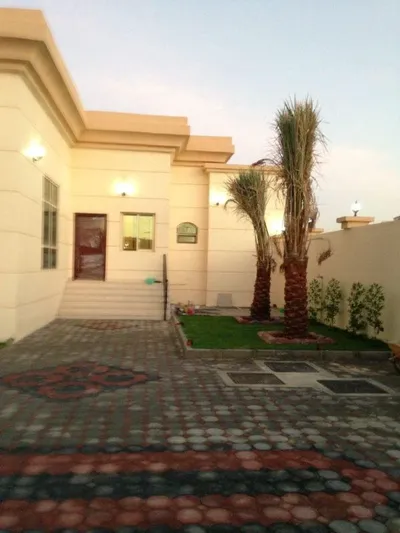 فيلا مستقله 6 غرف وملاحق : Image
