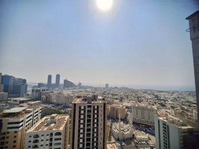 شقة فاخرة للإيجار السنوي | أكبر مساحة 3 غرف وصالة بإطلالة بحرية : Image