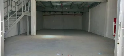 New Warehouse for Annual rent in Al Jerf Industrial - Ajman First Tenant Location Al Jerf Industrial Area Condition Brand New (First Tenant) Size 3400 SqFt. Annual rent AED140000 (4 payments) Discounted to AED120000 Security Deposit 5% Refundable) De : Image