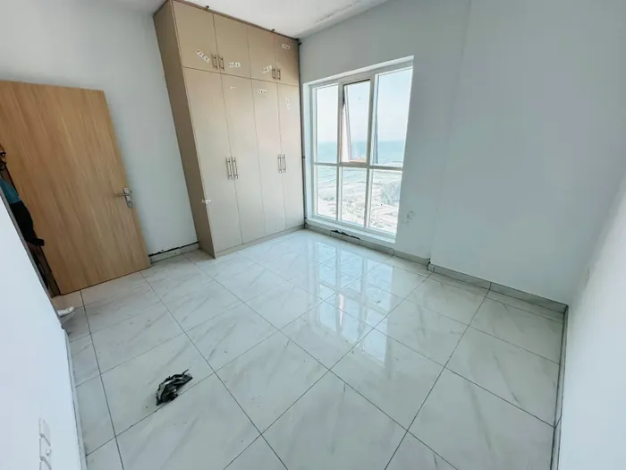 A quiet family environment. A new building with professional management : Image 1