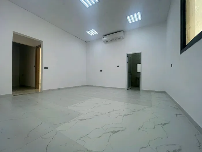 شقة غرفتين وصالة أول ساكن للإيجار بمدينة الشامخة : Image 1