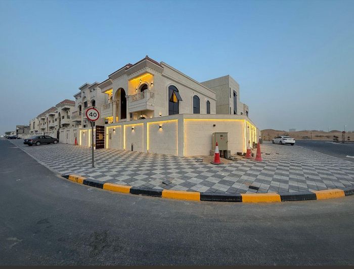 فيلا فاخرة للبيع في الحليو - مقابل أزھى 📍 زاوية مميزة – موقع راقٍ وسكني : Image 1