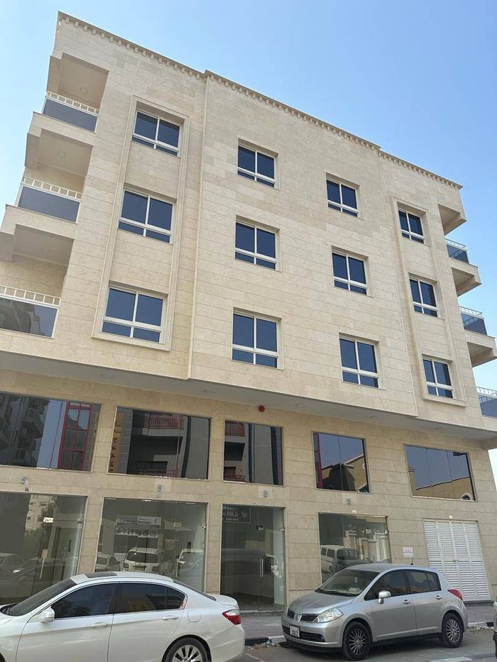 For sale a building in Al Mowaihat, 3 residential and commercial, with a certificate of completion date of 2023 : Image 1