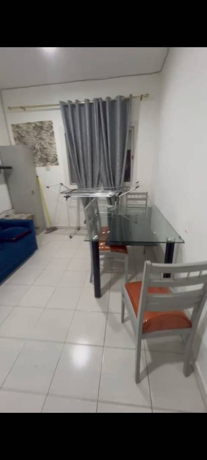 شقة مفروشة بالكامل للإيجار الشهري – متاحة من 24/10 🏡 : Image 1