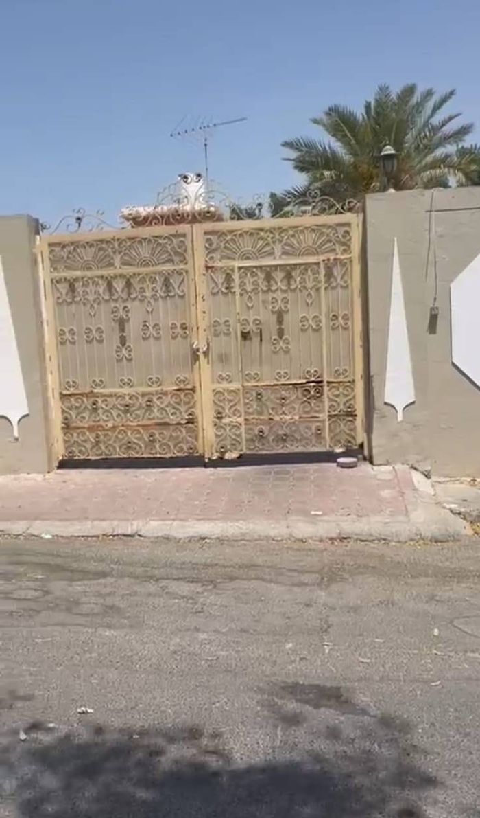 🏡 For sale — a spacious house with an annex in Sharjah at a special and negotiable price : Image 1