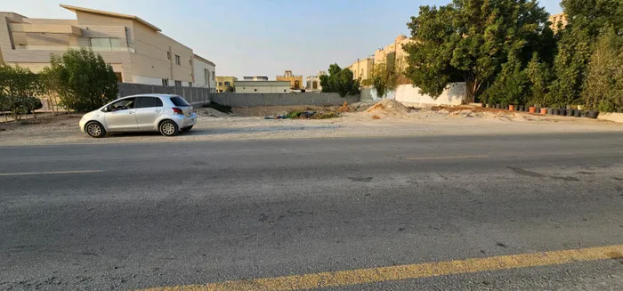 ارض سكنية مناسبة لبناء فلتين شارع عريض وموقع ممتاز : Image 1