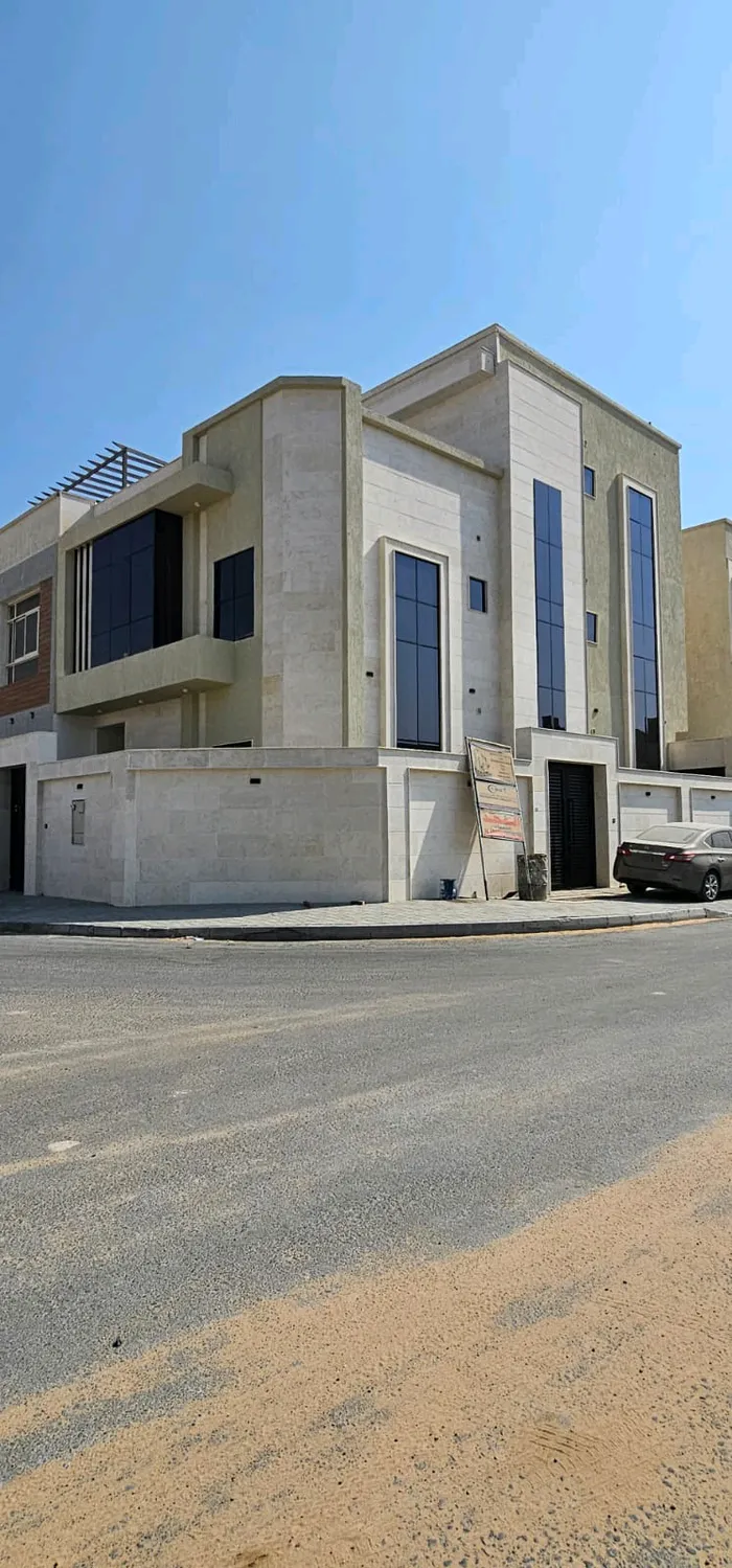Corner villa for sale next to Al Zahia Mosque, Ajman : Image 1