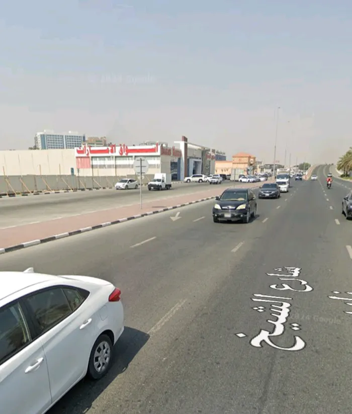 G+8 commercial land next to the Emirates markets opposite the popular Muaither coffee : Image 1