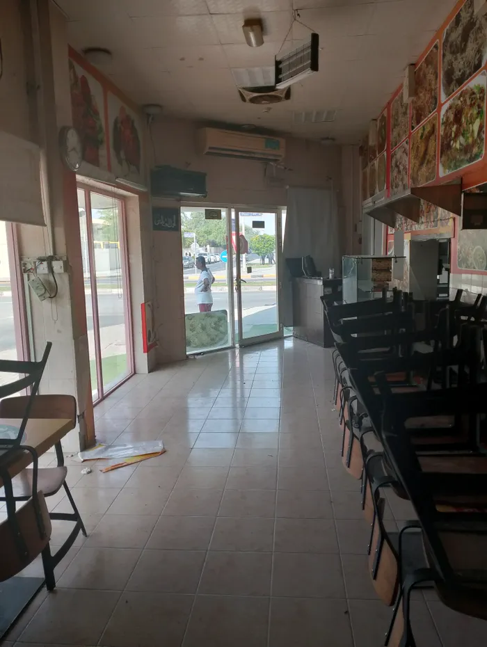 4 shops for rent in Yarmouk, Sharjah. Restaurant equipment available. : Image 1