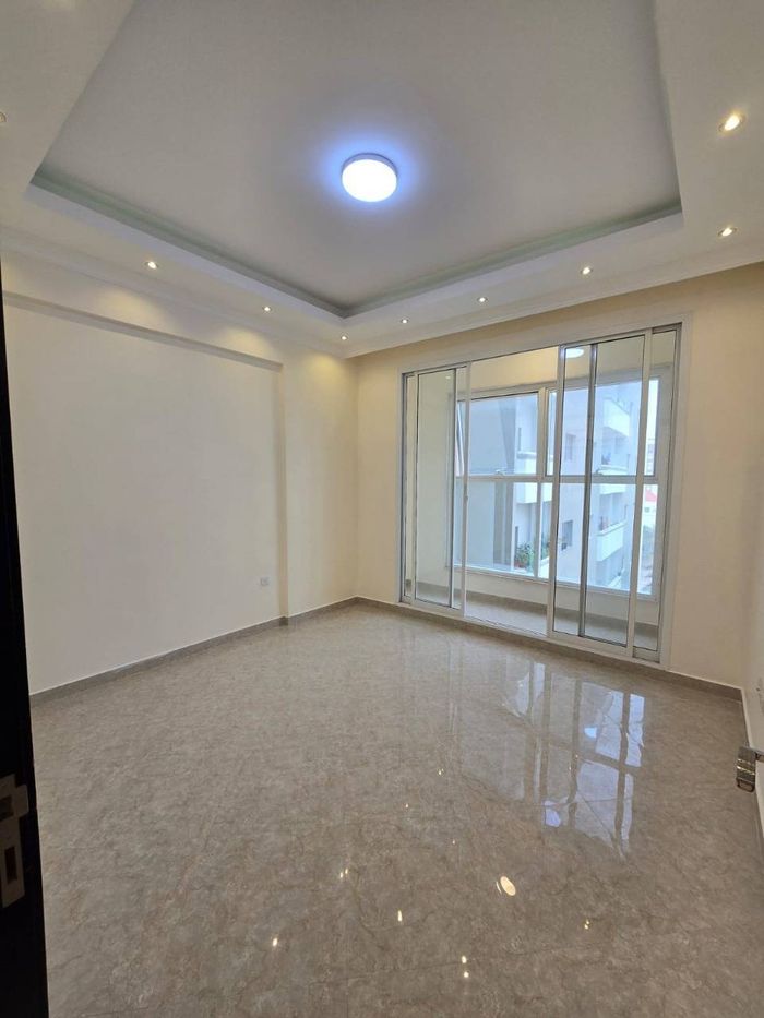 A room and a hall with free parking and a free month at a price of 32 thousand over 6 checks : Image 1