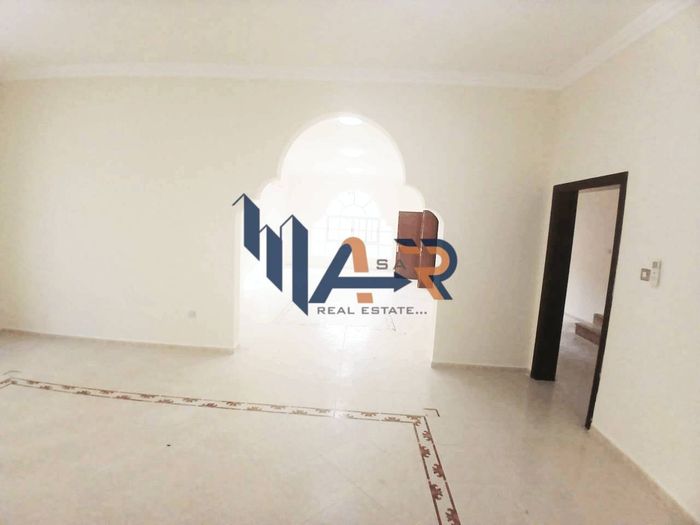 Villa is available for rent in Al Mushrif - independent - yard - special price : Image 1