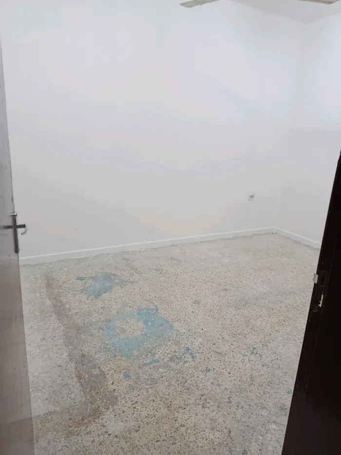 🏡 للإيجار بيت عربي في القادسية
📐 المساحة 2500 قدم
🛏️ مكون من 4 غرف وصالة و3 حمامات ومطبخ
💰 الإيجار 60000 درهم سنويًا
🔄 4 دفعات | 💵 تأمين 5000 درهم
📞 للتواصل 0522053720


---

🏡 For Rent – Arabic House in Al Qadisiya
📐 Area 2500 Sqft
🛏️ 4 Bedrooms Hal : Image 1