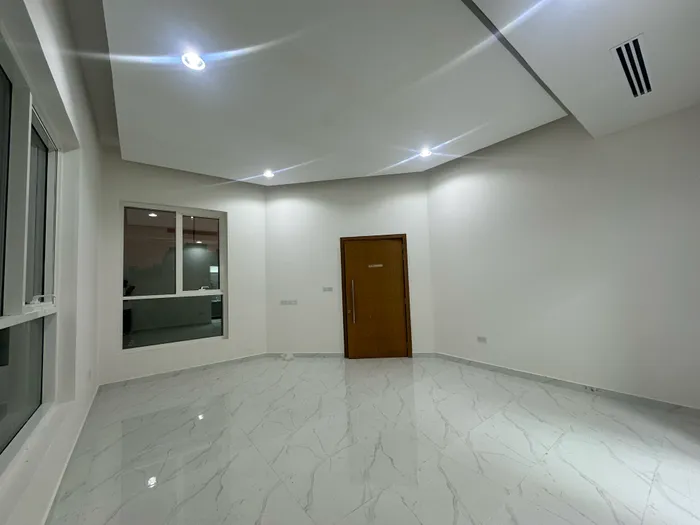 BIG STUDIO : Image 1