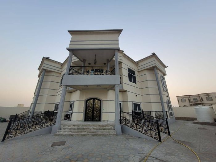 🏡 New luxury villa for sale in a great corner location — Al Jurf 🌟 : Image 1