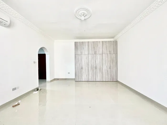 A large studio with excellent finishing for rent : Image 1