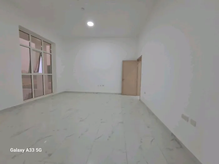 Half villa for rent in Abu Dhabi, Riyadh : Image 1