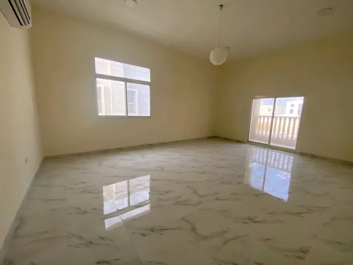 للايجار فله مستقلة على أرض كامله بمدينه جنوب الشامخه : Image 1