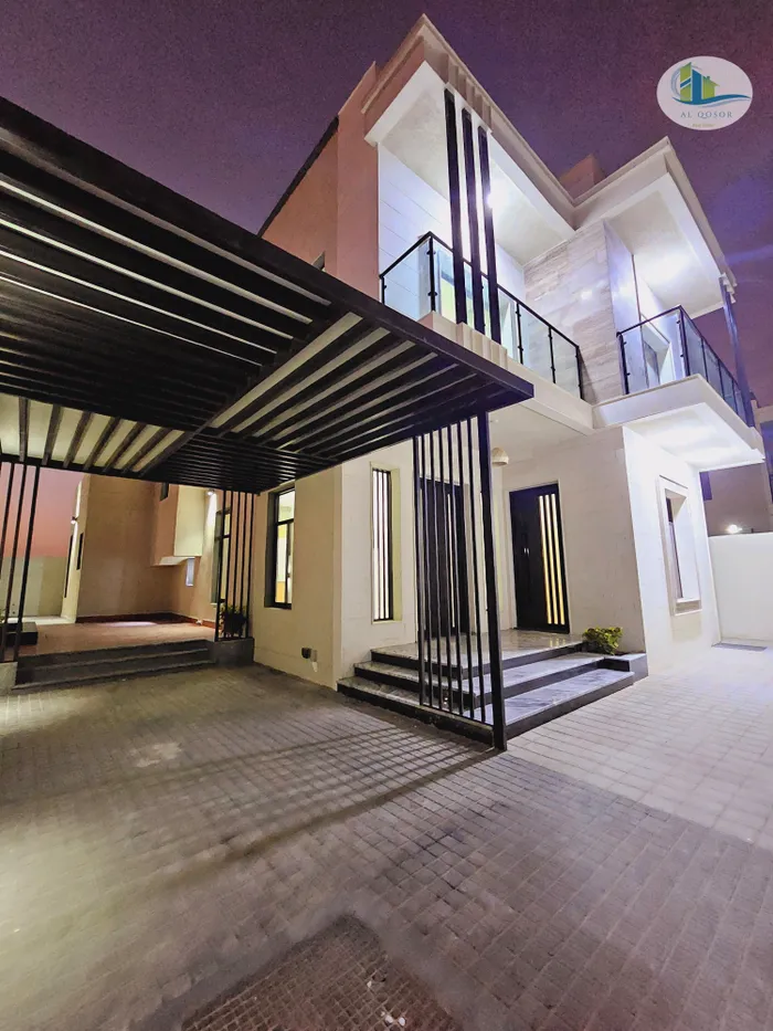 With electricity and water, two floors are facing a stone directly on a neighbor street, with the possibility of easy bank financing : Image 1