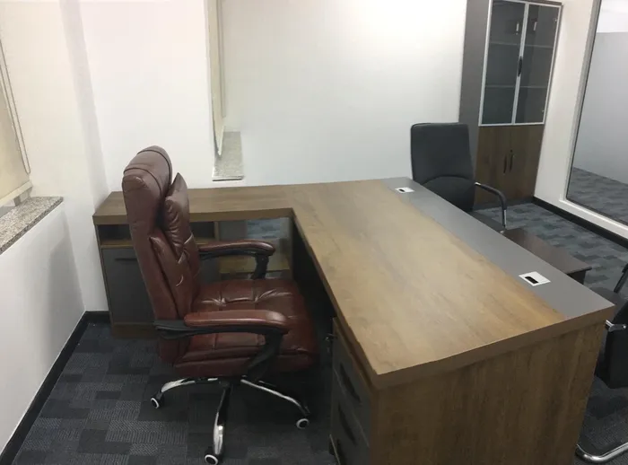 مكتب للإيجار مع ايجارى داخل بزنس سنتر : Image 1