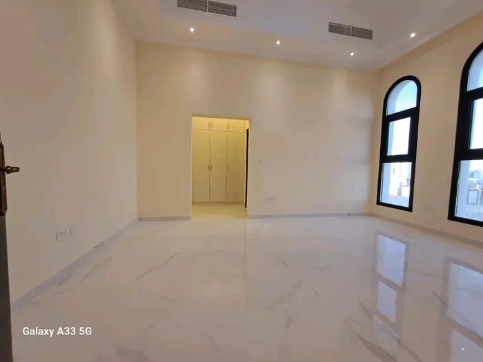 شقة للإيجار فى أبوظبي جنوب الشامخة مدينة الرياض : Image 1