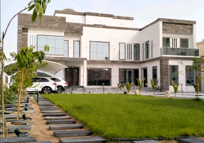 For sale, a 7-bedroom villa in Shakhbout City : Image 1