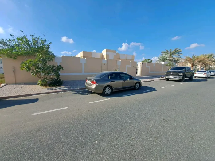 For sale a Traditional house in Nad Al Hamar, Dubai : Image 1