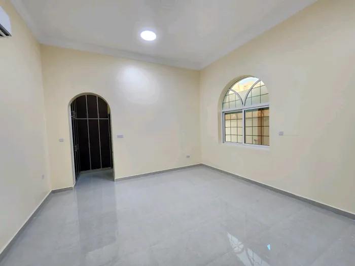 للبيع بناية استثمارية نظيفة في عشارج بدخل 525 الف : Image 1