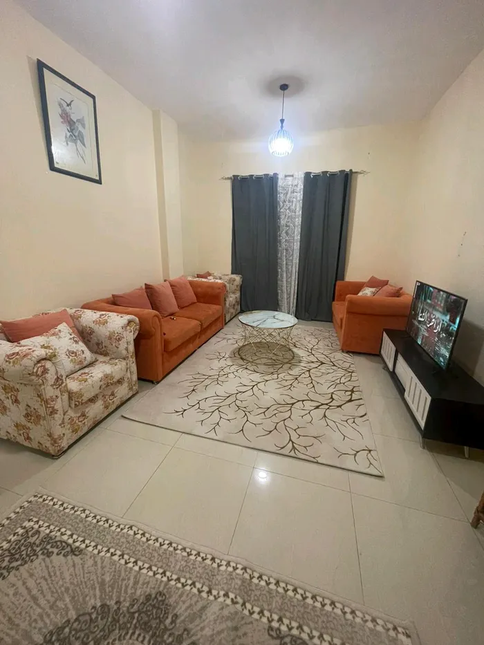 A very clean room and hall apartment in Al-Bostan area near Corniche. The price is only 3500 : Image 1