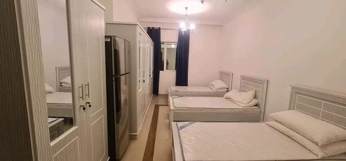 The bed for girls is very clean : Image 1