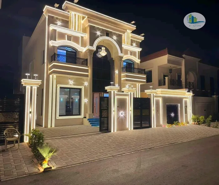 It consists of 6 master bedrooms, a master board, a hall, a main kitchen, a maid's room, a preparation kitchen, a balcony, a roof and a car park : Image 1