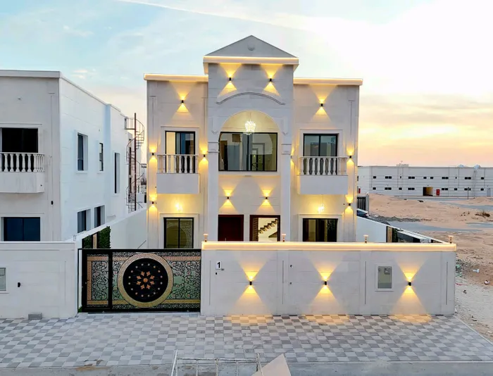 Classic villa with personal finishing, very excellent location, freehold for all nationalities for life and the right of inheritance to children : Image 1