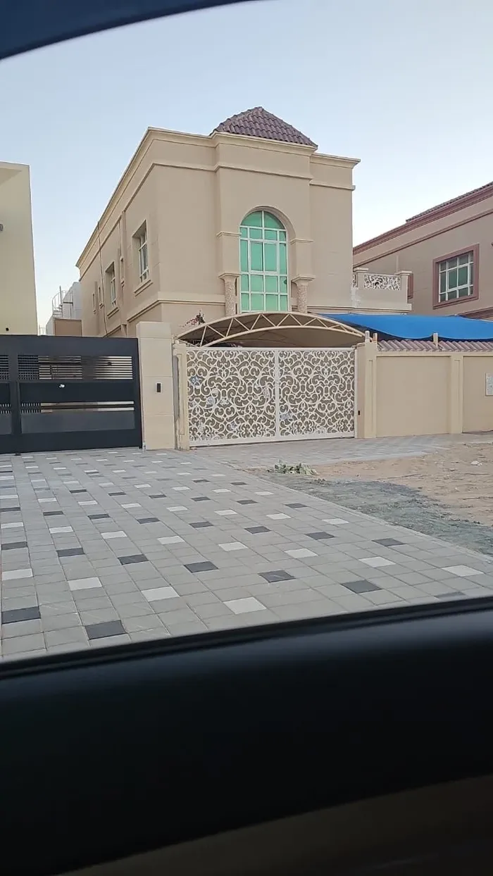 Villa for rent in Al Mowaihat 1 : Image 1