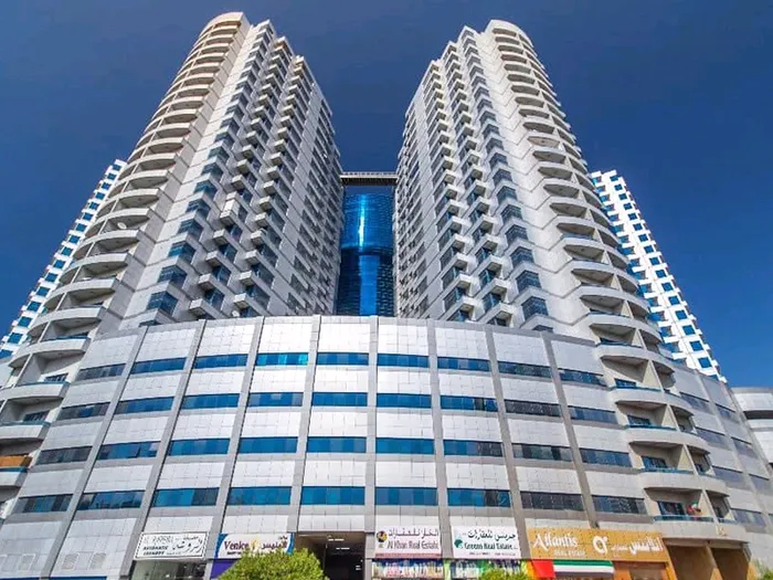 For sale an apartment with a room, a hall, two bathrooms and a kitchen, modern maintenance in Falcon Towers : Image 1