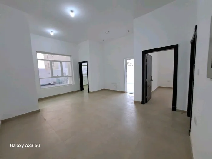 شقة للإيجار فى أبوظبي جنوب الشامخة مدينة الرياض : Image 1