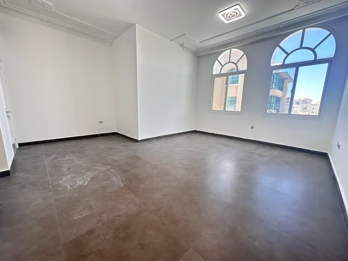 For rent, a studio for the first resident in the Mushrif area : Image 1