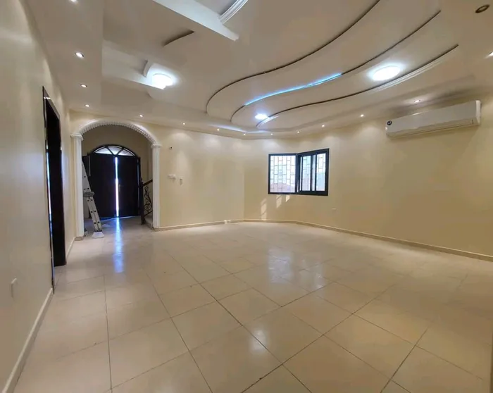 Villa for rent at a price of 85 thousand per year with an area of 5,000 thousand feet. It consists of 5 rooms, a council and a hall : Image 1